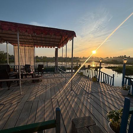 Houseboat Young Wild Rose Srīnagar 外观 照片