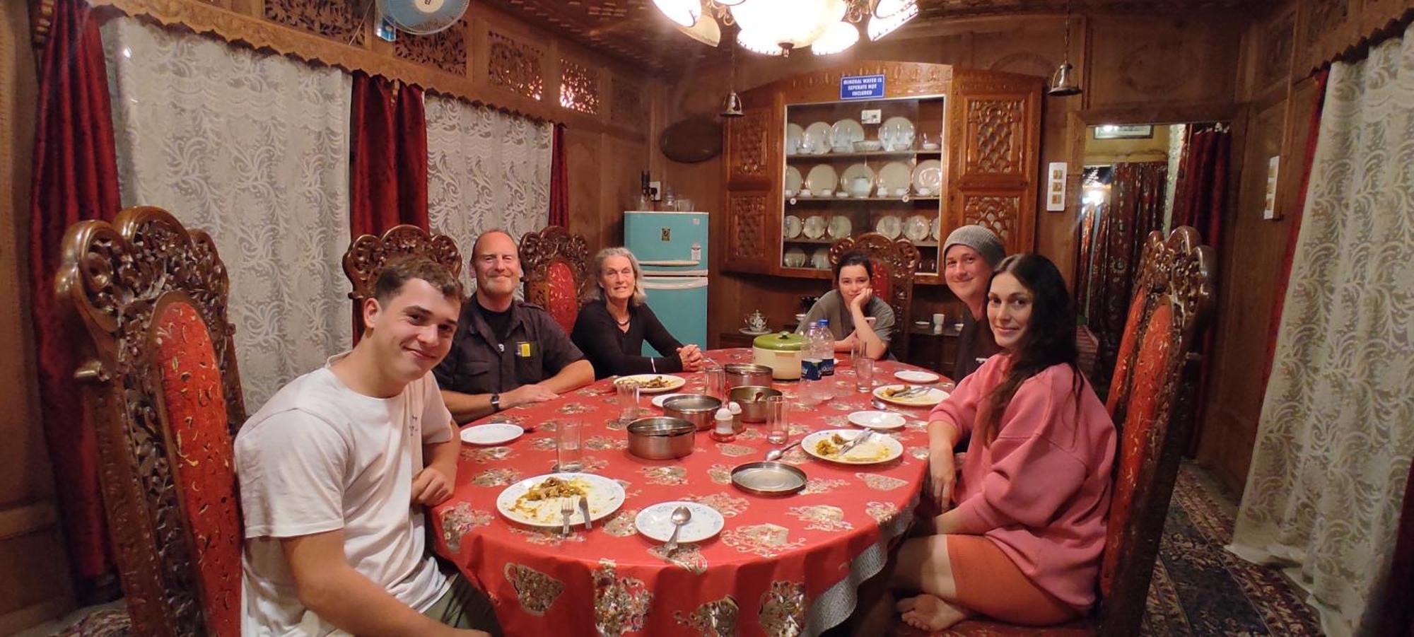 Houseboat Young Wild Rose Srīnagar 外观 照片