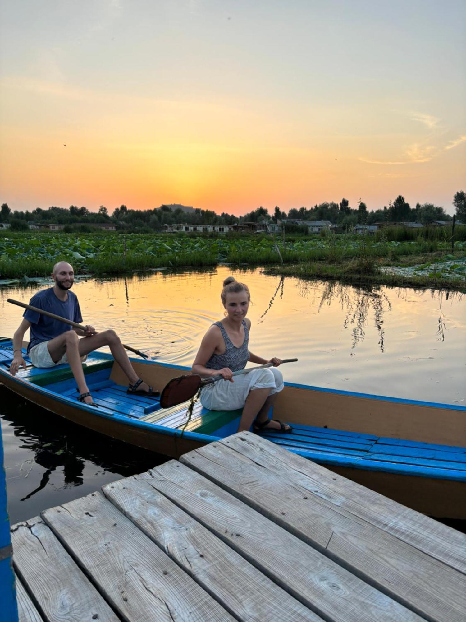 Srīnagar Houseboat Young Wild Rose酒店 外观 照片